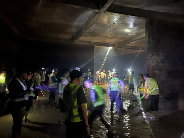 keseruan suasana kebersamaan membersihkan reservoir IPA Pramuka PAM bandarmasih.