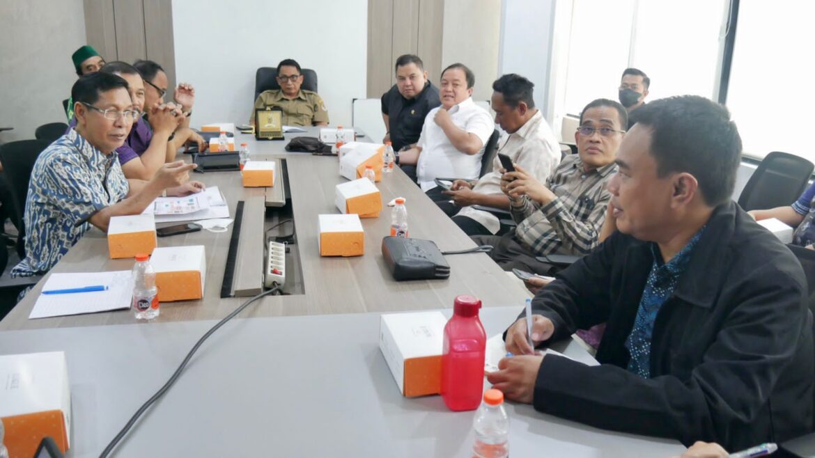Rombongan Komisi I DPRD Provinsi Kalsel berdiskusi membahas tata ruang saat konsultasi ke Kementerian LHK RI di Jakarta.(foto : humasdprdkalsel)