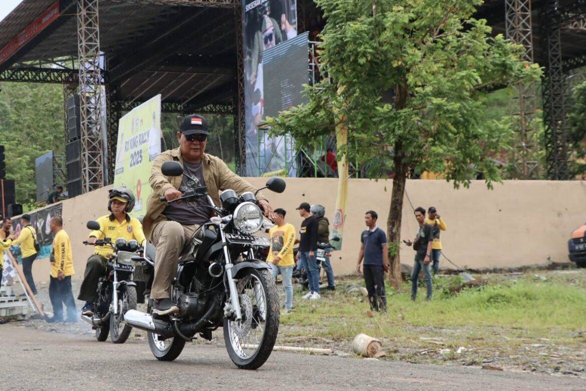 GUBERNUR Kalsel Sahbirin Noor ikut serta dalam Rally RX King 2023 dengan start di Kiram Park, Kabupaten Banjar, Sabtu (11/3/2023).(foto: biro adpim).