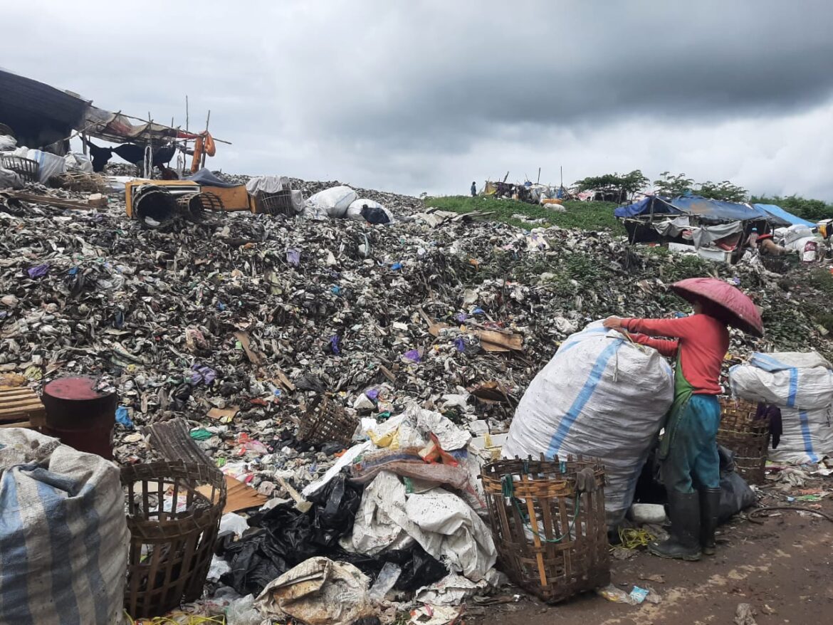 Kondisi persampahan di TPA Basirih Kota Banjarmasin.