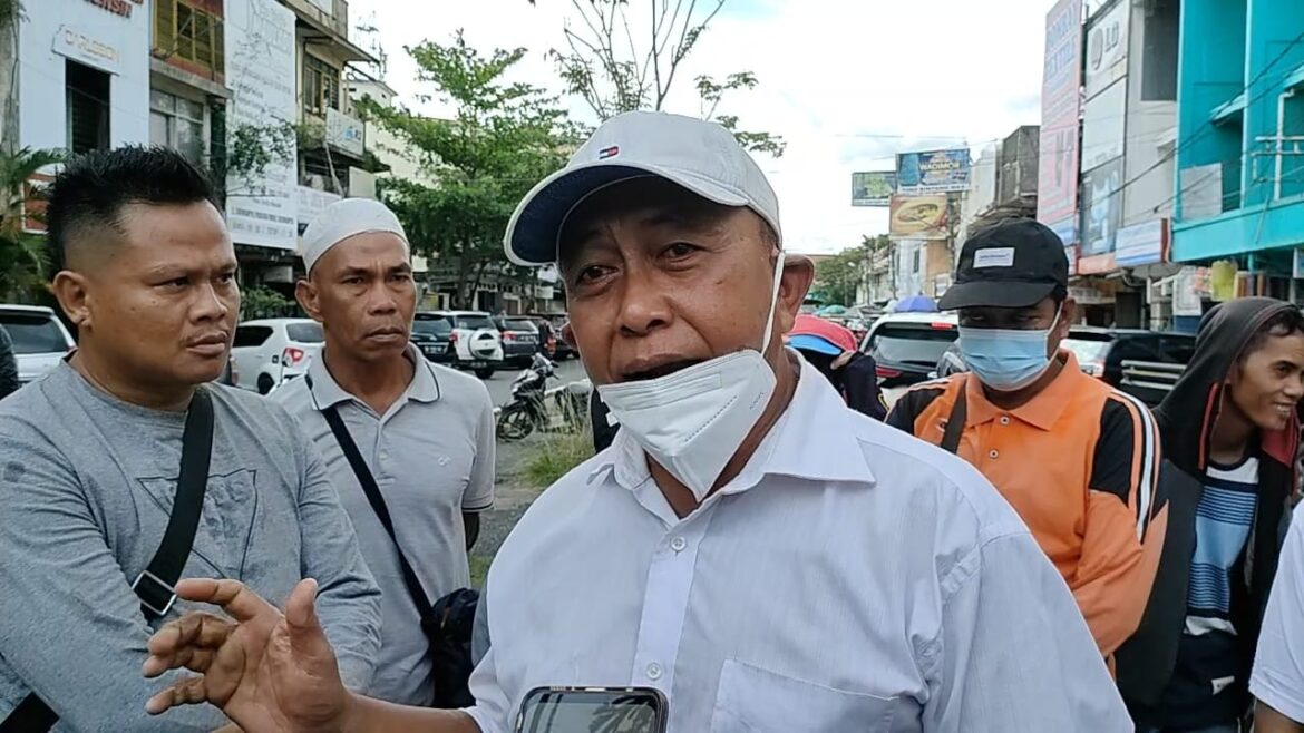 Syafruddin pengawas Parkir Sudimampir dan Pengelola Parkir Sudimampir Feri Hidayat.