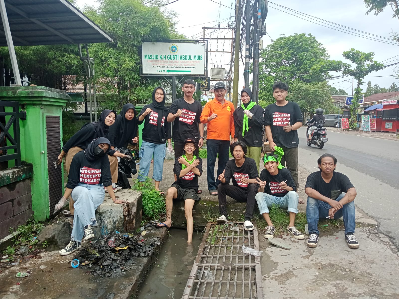 Aksi bersih-bersih drainase diapresiasi DLH Kota Banjarmasin.