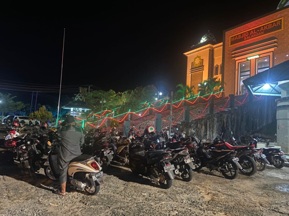 Anggota DPRD Balangan Himbau Jamaah Tarawih Agar Berhati-hati Saat Parkir Kendaraan