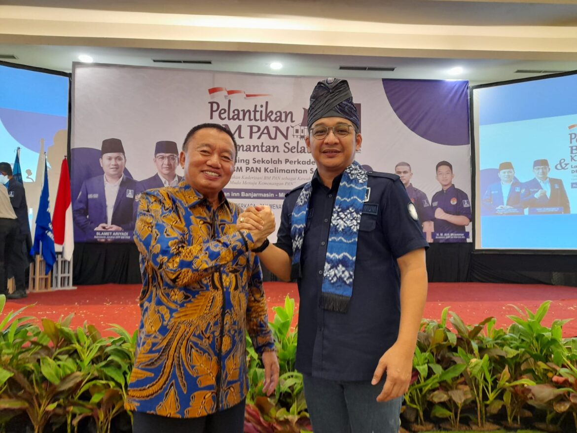 Ketua Umum DPP BM PAN Sigit Purnomo Said atau Pasha Ungu foto bersama Ketua DPW PAN Provinsi Kalsel H Muhidin sekaligus mendoakan beliau kedepannya menjadi Gubernur Kalsel 2024-2029.(foto : ist)