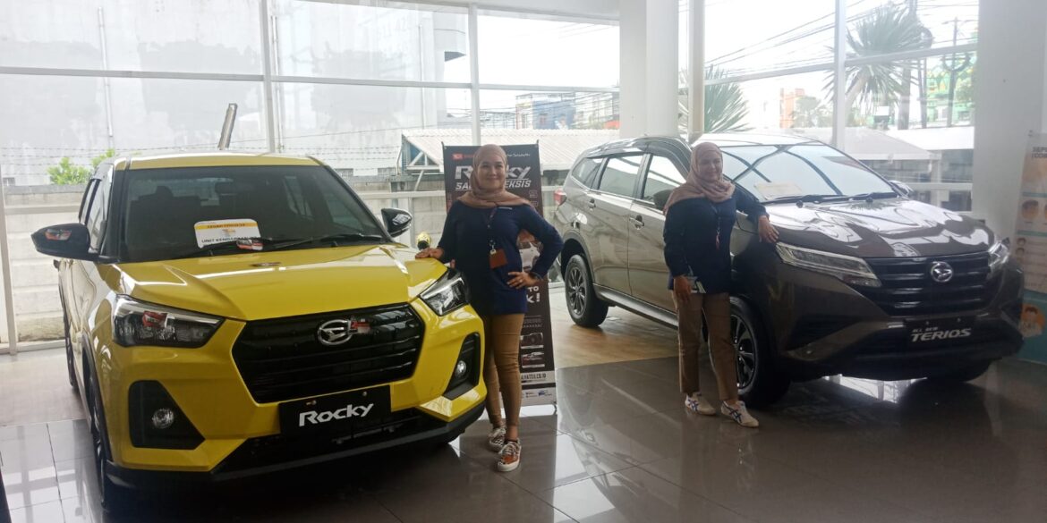 Buruan Beli Mobil Daihatsu. Banyak Promo dan Program Menjelang Ramadhan-Idul Fitri 1444 Hijriyah/2023 Masehi di Banjarmasin, Kalsel (foto:afdi)