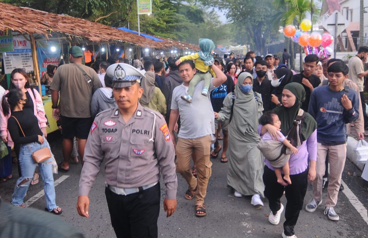 Pasar Wadai membludak
