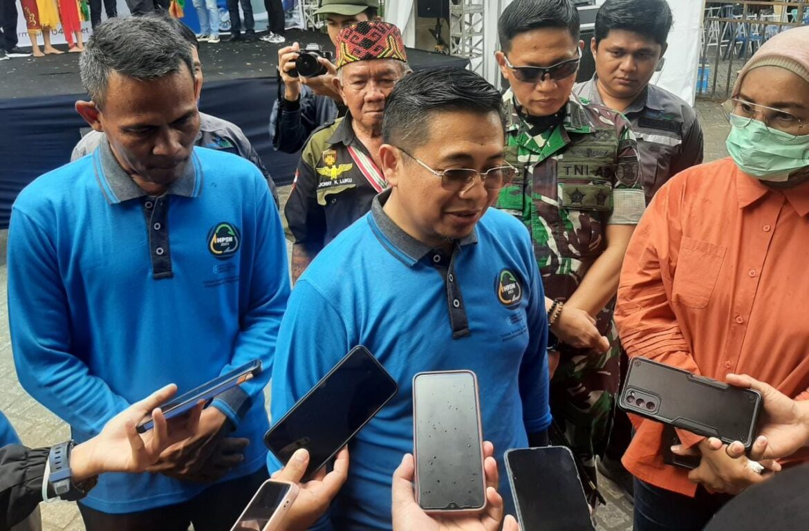 Wali Kota Banjarmasin Ibnu Sina didampingi Kadishub Kota Banjarmasin, Slamet Begjo.