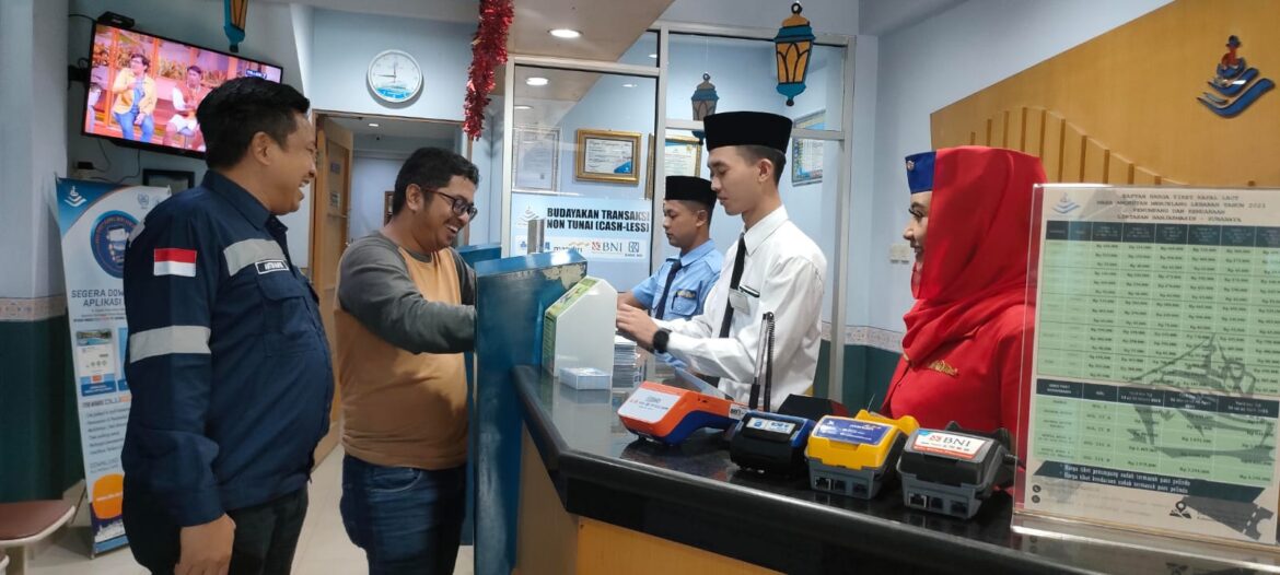 Calon Penumpang Kapal Laut yang ingin mudik ke Pulau Jawa dapat memesan lebih awal, untuk memastikan tidak kehabisan tiket di DLU Banjarmasin (foto:istimewa)