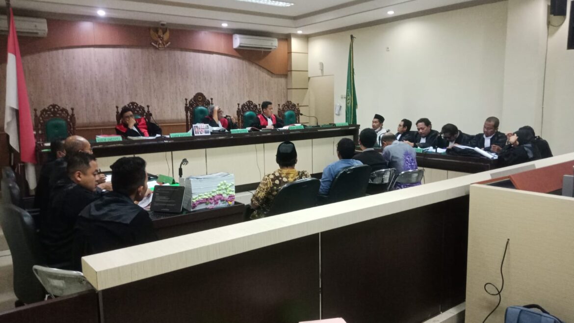 Saksi salah satunya Rektor UNU Gambut Nadzmi Akbar saat memberikan keterangannya pada sidang pemotongan dana biaya hidup KIP.