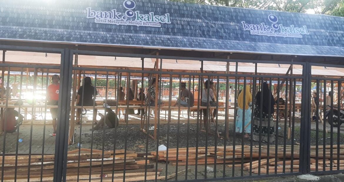 Stand Pasar Ramadan atau Pasar Wadai di Siring Menara Pandang sudah disiapkan.