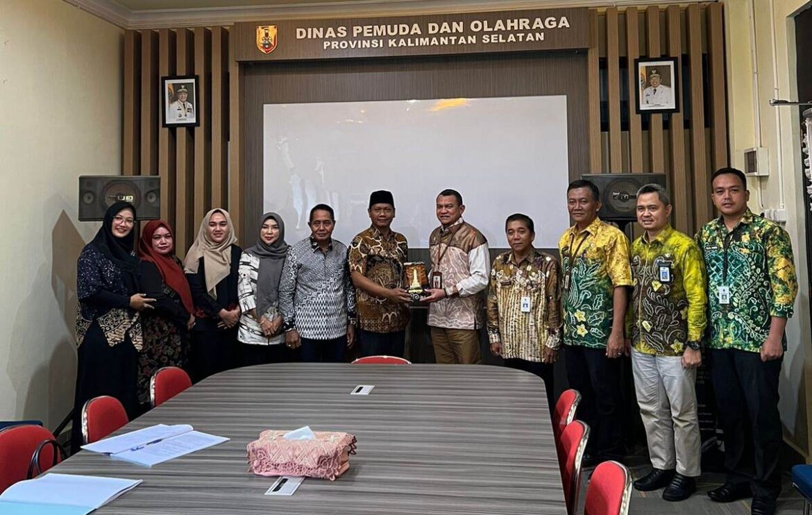 Komisi III DPRD Kabupaten Paser mengunjungi Dispora Kalsel, Kamis (30/3/2023) siang. (foto: ist/brt)
