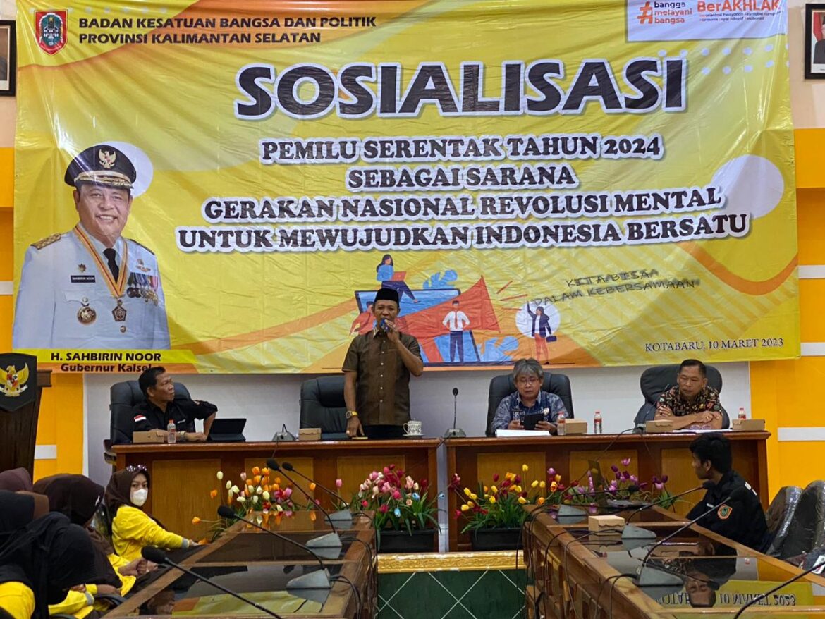 Wakil Ketua Komisi II DPRD Provinsi Kalsel Muhammad Yani Helmi menjadi narasumber dalam pelaksanaan Sosialisasi Pemilu Serentak Tahun 2024 sebagai sarana gerakan nasional revolusi mental untuk mewujudkan Indonesia bersatu di Kabupaten Kotabaru.(foto : ist)