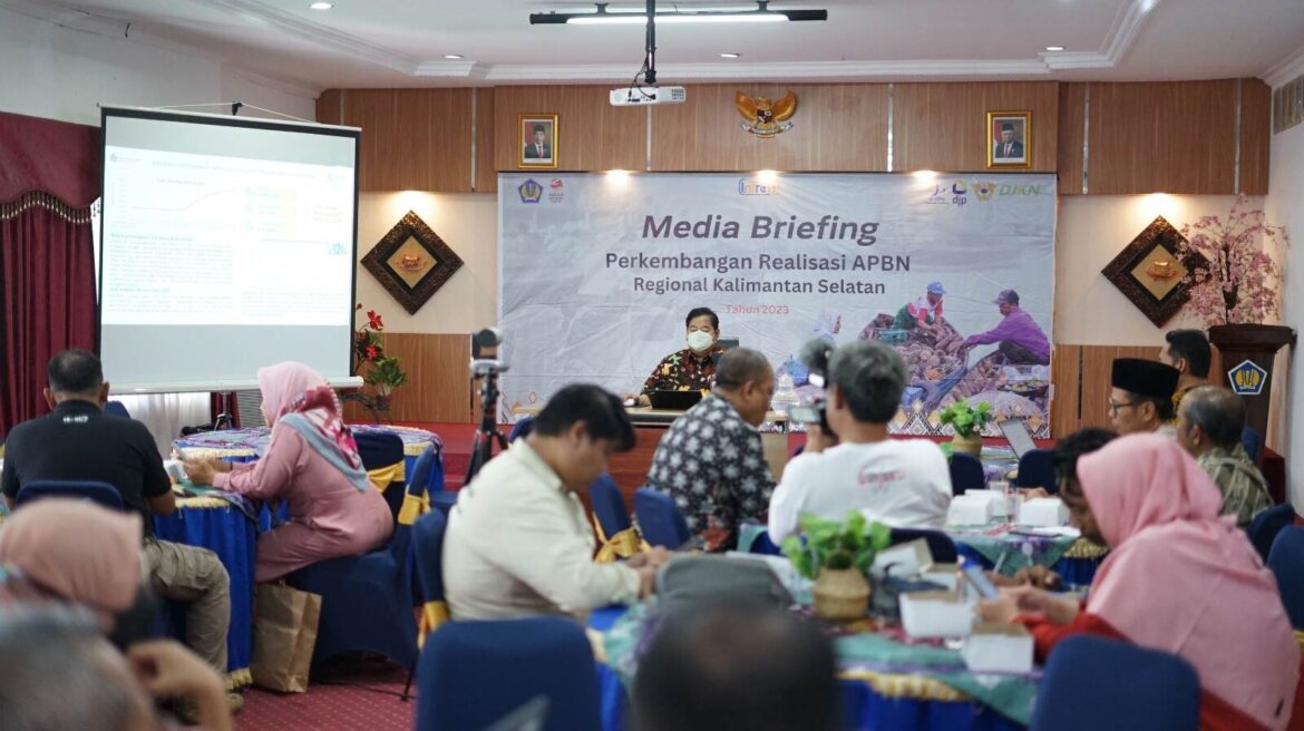 Media Briefing Perkembangan Realisasi APBN Regional Kasel di DJPb Kalsel.