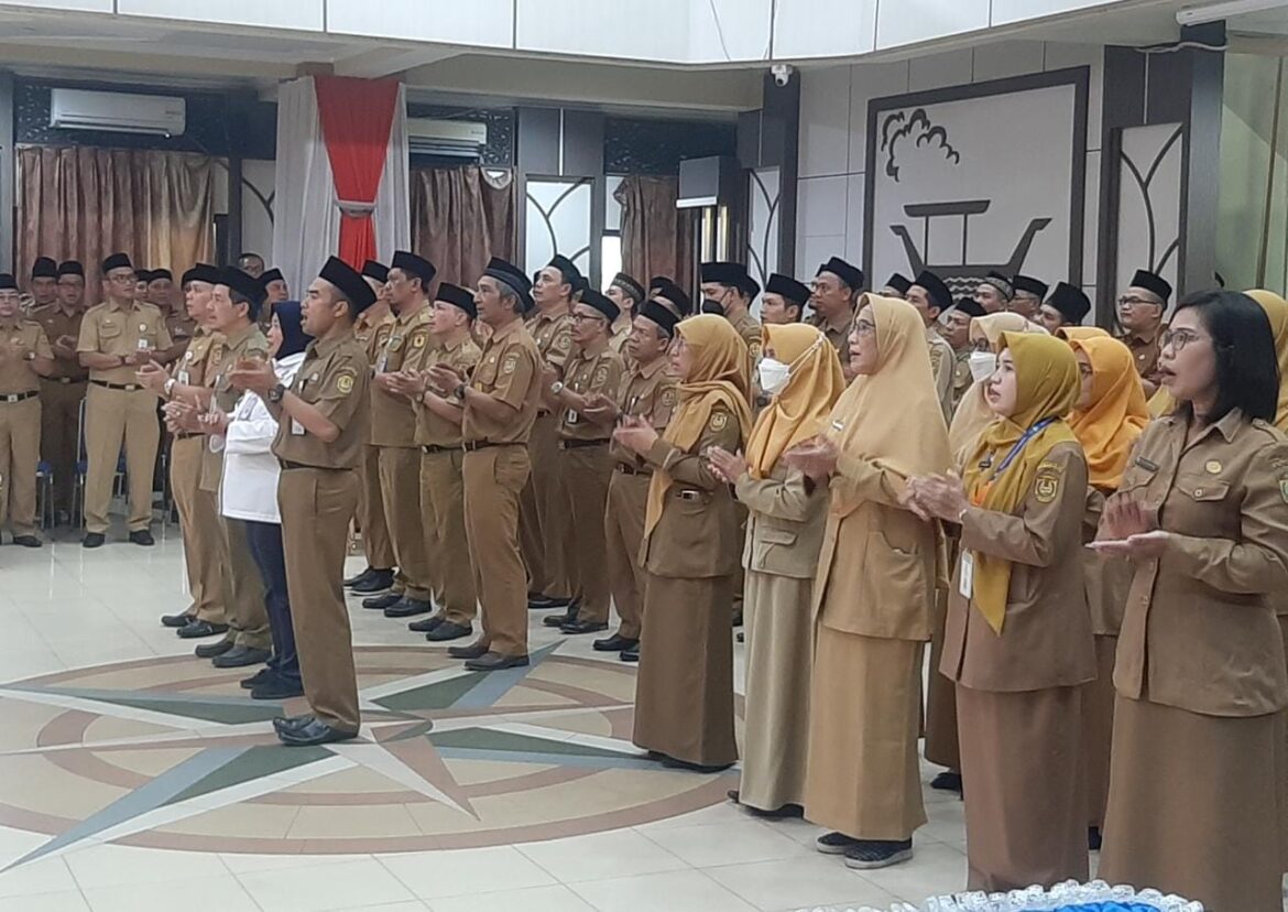 Suasana pelantikan 54 pejabat eselon ll dan lll di lingkup Pemko Banjarmasin, Senin (3/4/2023).