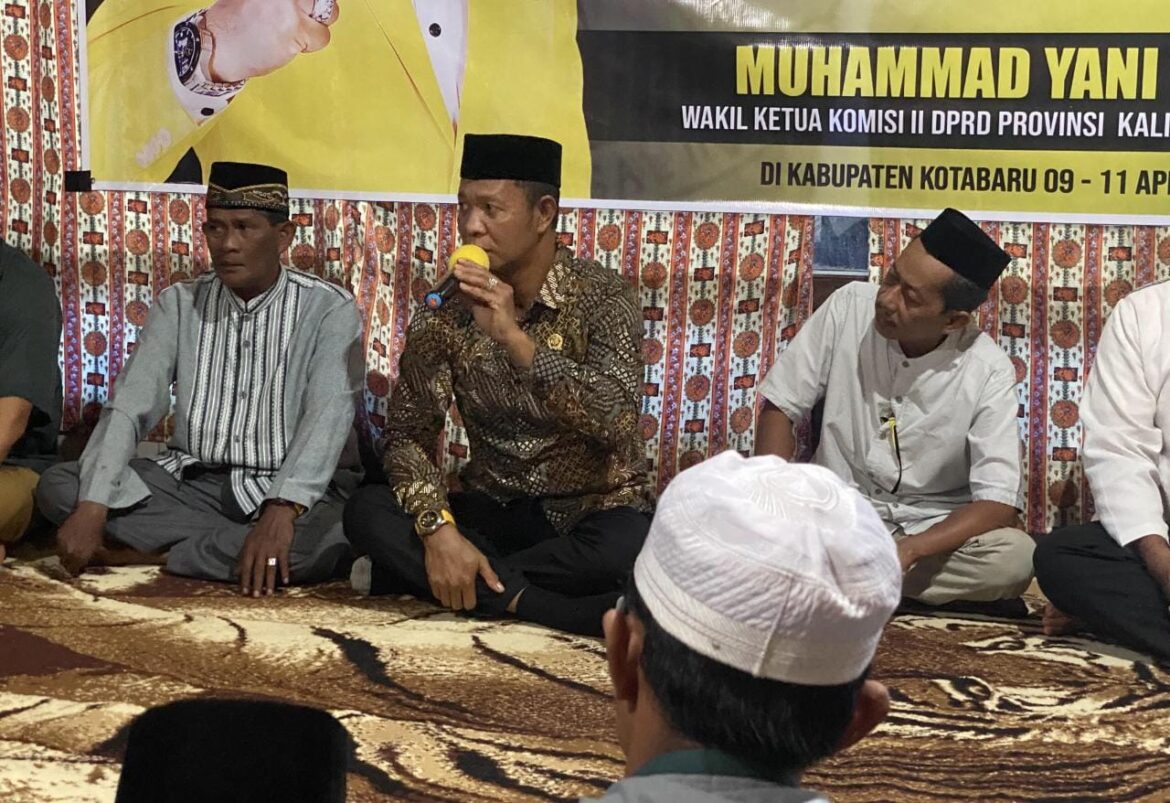 Wakil Ketua Komisi II DPRD Provinsi Kalsel Muhammad Yani Helmi menyelenggarakan kegiatan Sosialisasi Penguatan Nilai-nilai Ideologi Pancasila di Desa Serongga Kecamatan Kelumpang Hilir Kabupaten Kotabaru.(foto : ist)