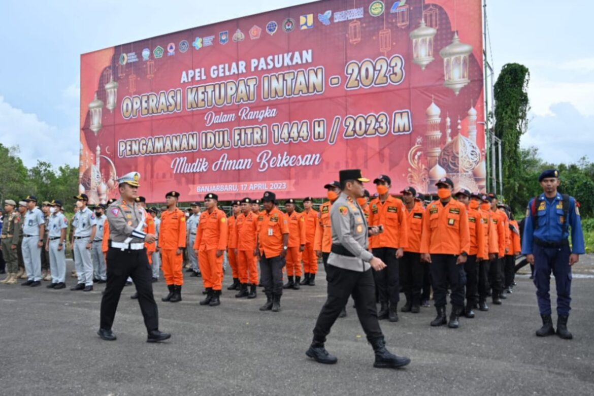 Polda Kalsel melaksanakan Apel Gelar Pasukan Operasi Ketupat Intan 2023, dalam rangka pengamanan Hari Raya Idul Fitri 1444, di Halaman Gedung Pelayanan BPKB