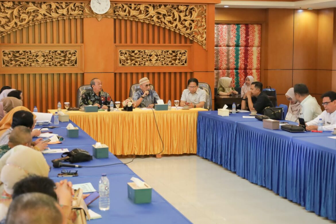 Rombongan Pansus IV DPRD Kalsel konsultasi dengan Analis Kebijakan Ahli Kemendagri di Jakarta dalam rangka penyusunan rekomendasi LKPj Kepala Daerah Tahun Anggaran 2022.(foto : humasdprdkalsel)