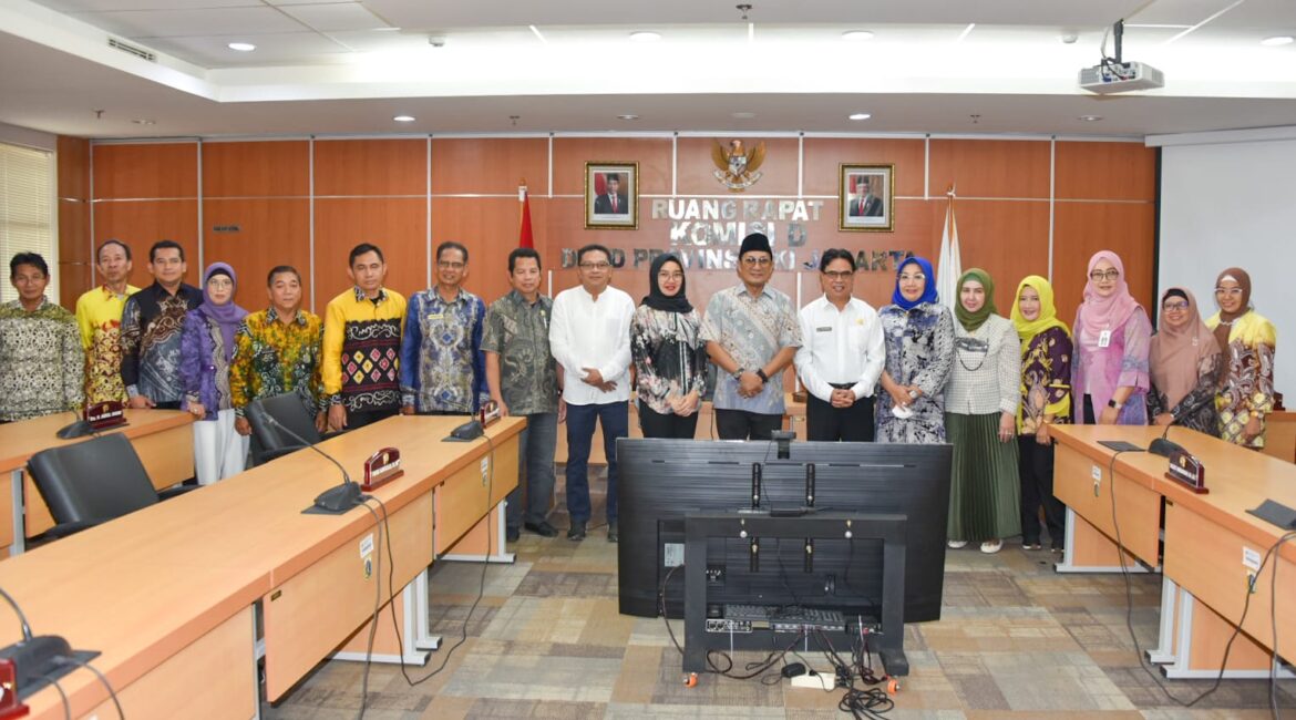Rombongan Pansus IV DPRD Provinsi Kalsel melaksanakan kegiatan studi komparasi ke DPRD DKI Jakarta terkait LKPj Kepala Daerah Tahun Anggaran 2022.(foto : humasdprdkalsel)