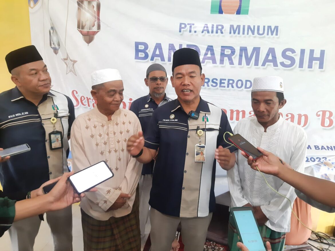 Silaturahmi PAM Bandarmasih kepada warga Kelurahan Alalak Tengah dan Pengurus Langgar Al Hafiz.