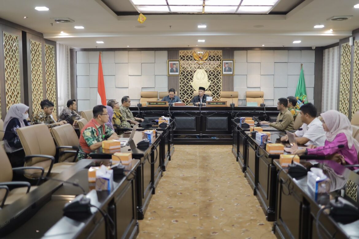 Rombongan Pansus III DPRD Kalsel gali informasi, saran dan masukan ke DPRD Jabar untuk hasilkan rekomendasi LKPj Kepala Daerah Tahun Anggaran 2022.(foto : humasdprdkalsel)