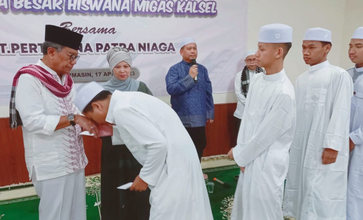 Ketua Hiswana Migas Kalimantan HM Amin Santang didampingi Ketua Hiswana Migas Kalsel Hj Muliana Yuniar dan Wakil Ketua H Irfani (foto:ist)