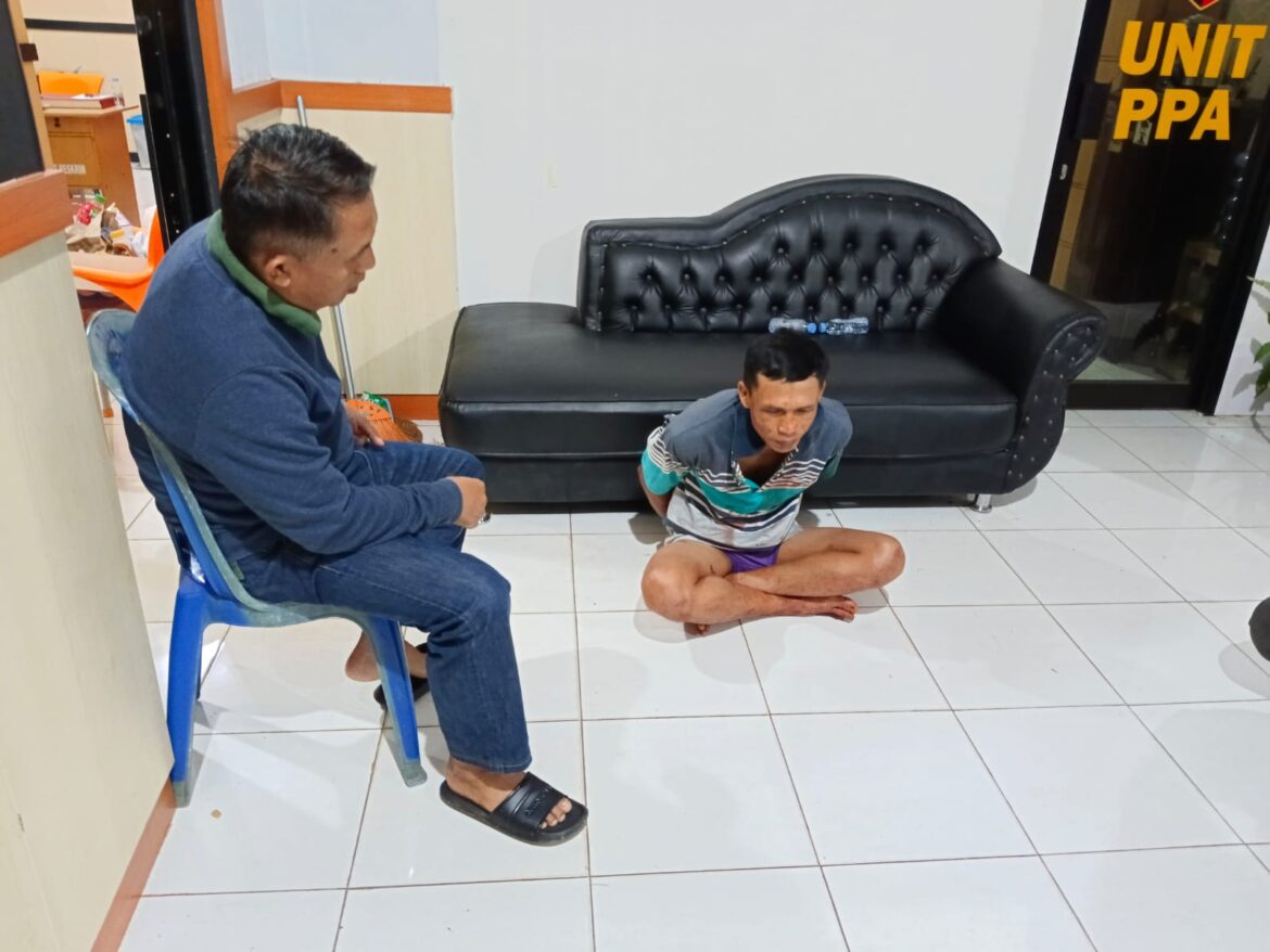 Pelaku berinisial M saat diamankan di Polres Tala untuk dilakukan pemeriksaan lebih lanjut. (Foto istimewa)