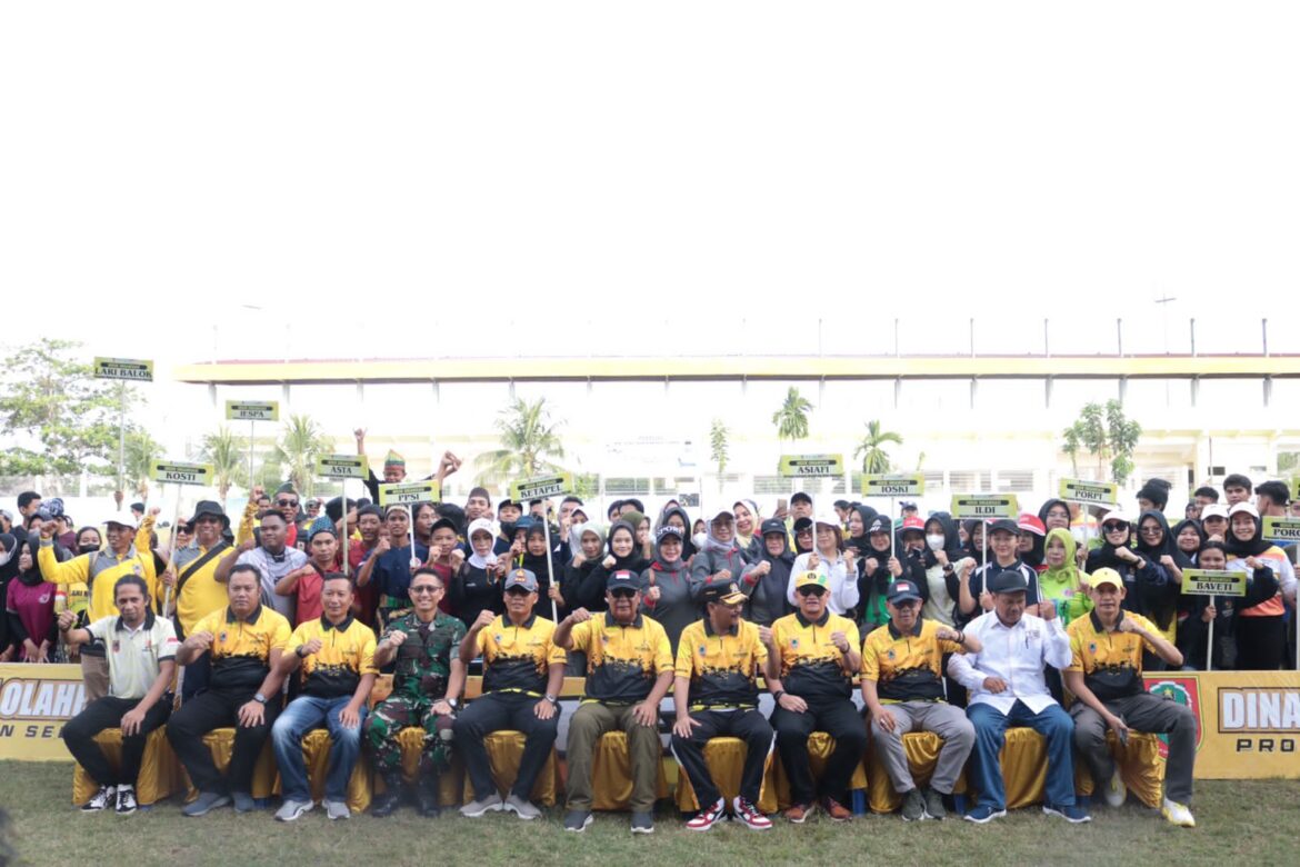 Gubernur Kalsel H Sahbirin Noor saat membuka Festival Olahraga Rekreasi Daerah (Forda), Sabtu (20/5/2023) di Lapangan SKB Mulawarman Banjarmasin. (foto: Tolah/brt)