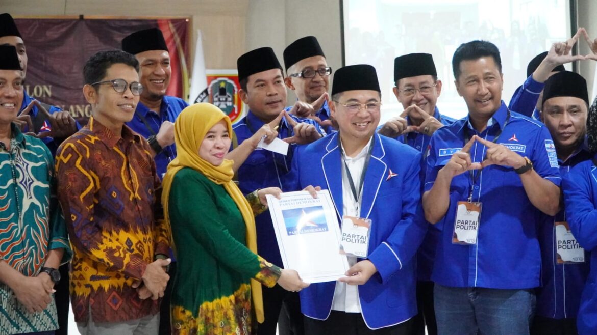 Penyerahan berkas Bacaleg DPD Partai Demokrat Kalsel ke KPU Kalsel, Sabtu (13/5/2023).