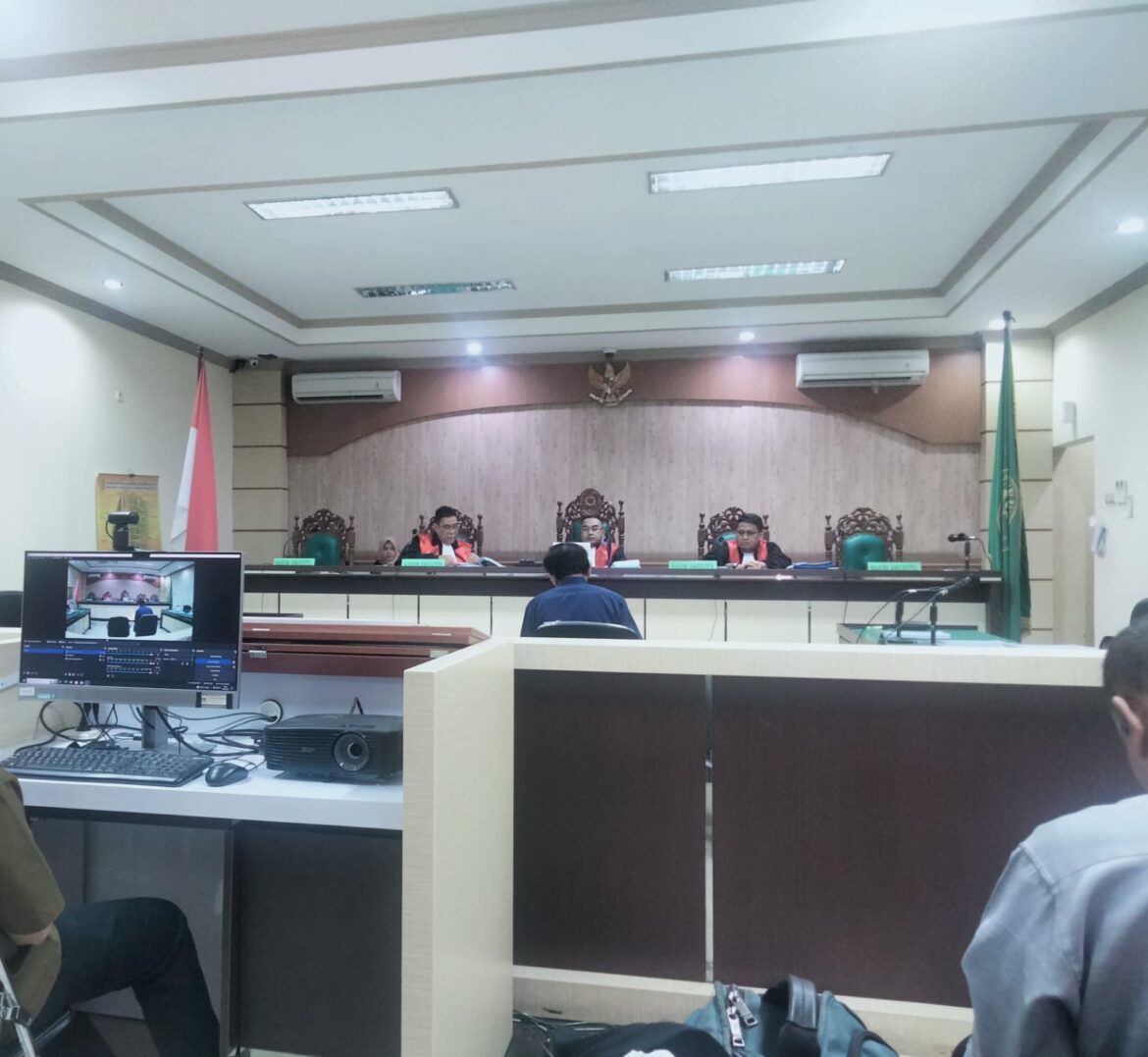 Salah satu terdakwa dugaan korupsi di PT Kodja Bahari Albertus Patarru saat membacakan pembelaannya.