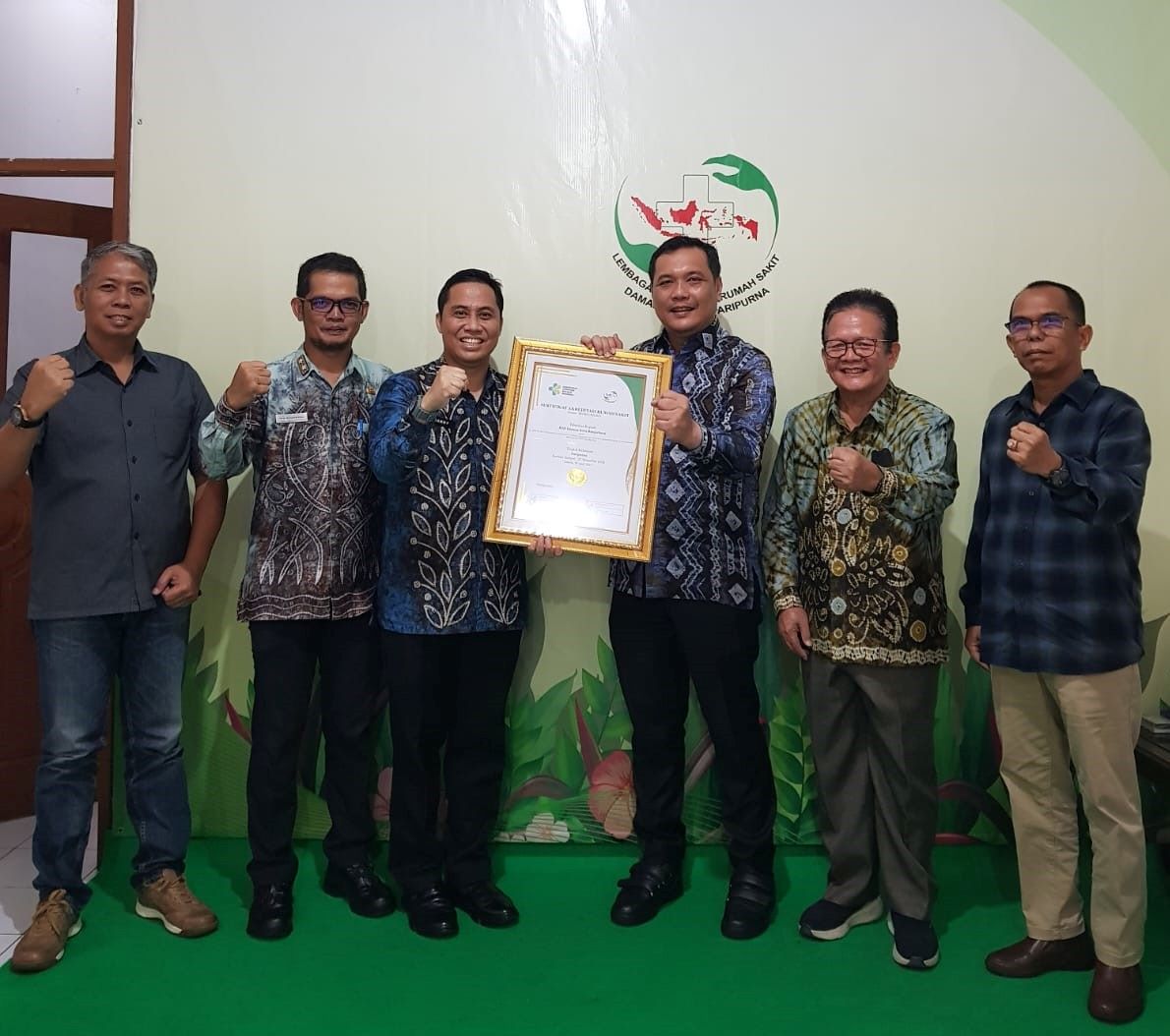 Walikota Banjarbaru Raih Sertifikat Paripurna RSD Ideal