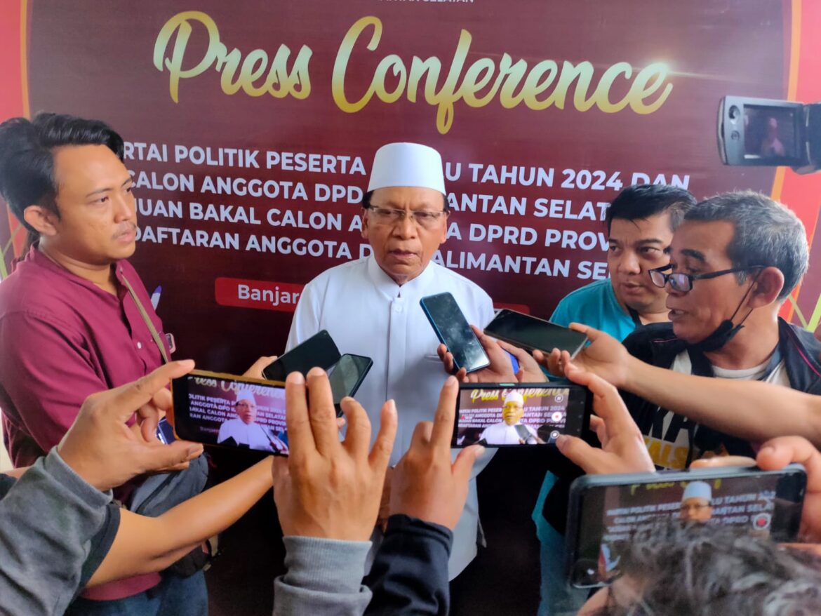 Anggota DPD RI Habib Hamid Abdullah kembali mencalonkan diri sebagai bakal calon anggota DPD RI asal Kalsel pada Pemilu 2024.(foto : sophan/brt)