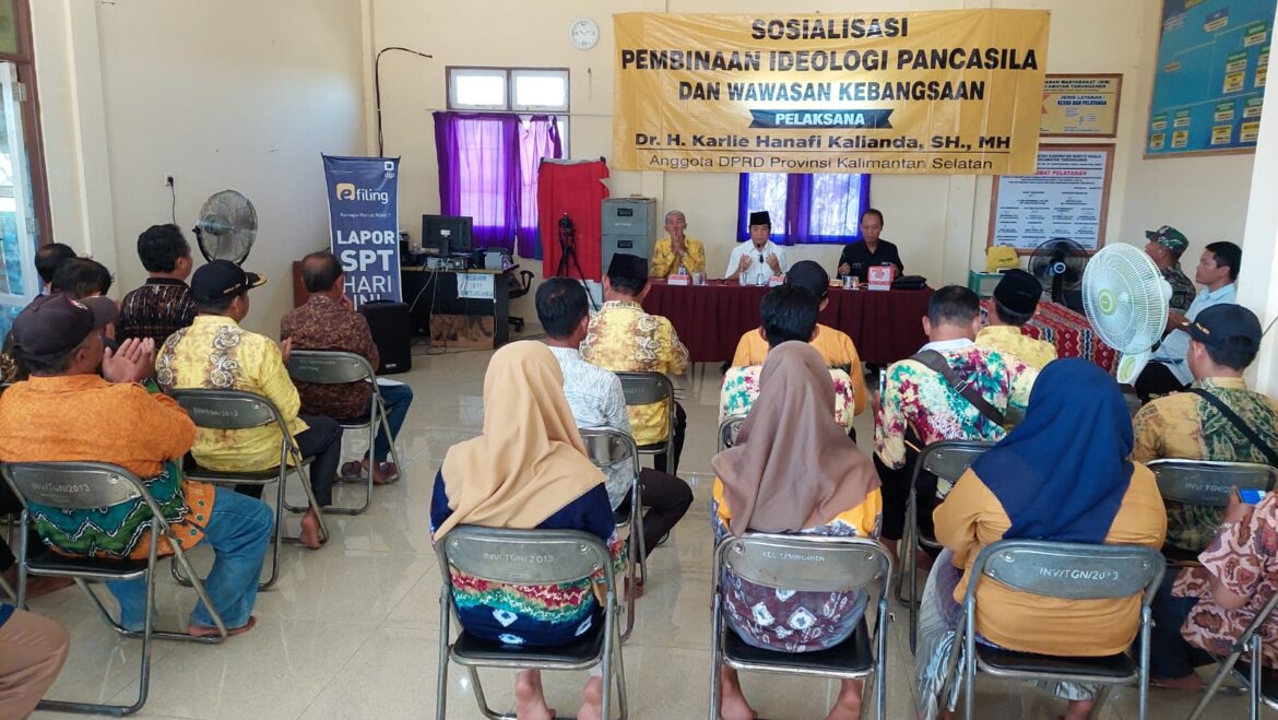 Kegiatan Sosialisasi Pembinaan Ideologi Pancasila dan Wawasan Kebangsaan yang dilaksanakan anggota DPRD Provinsi Kalsel Dr H Karlie Hanafi Kalianda, SH MH di Kecamatan Tabunganen, Kabupaten Barito Kuala.(foto : ist)