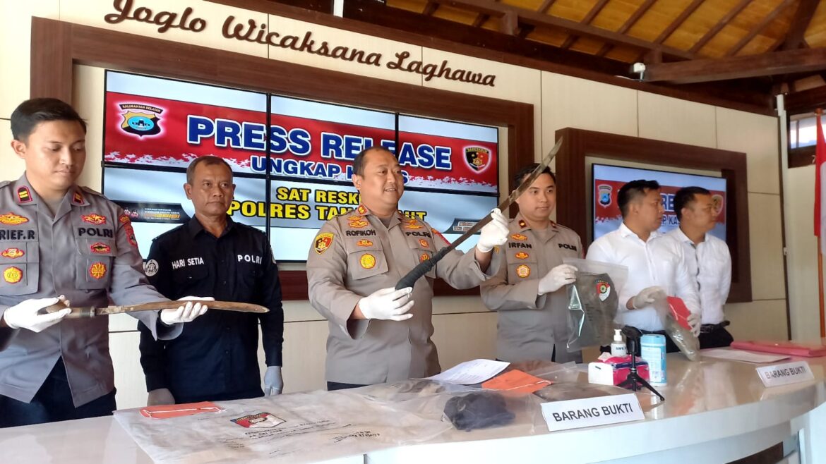 Kapolres Tala AKBP Rofikoh Yunianto melakukan press rilis terkait pembunuhan Kecamatan Kintap. Foto - Ardian