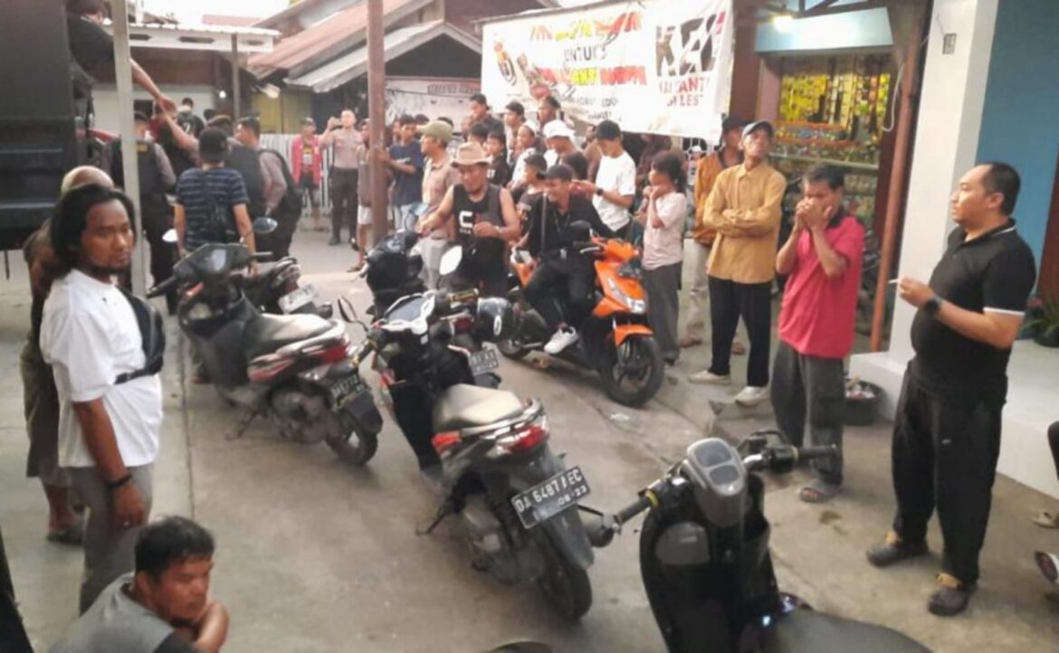 Satuan Tugas Khusus Propam Polda Kalsel bertindak cepat membackup Tim Jatanras Sat Reskrim Polresta Banjarmasin (Foto: Iman Satria)