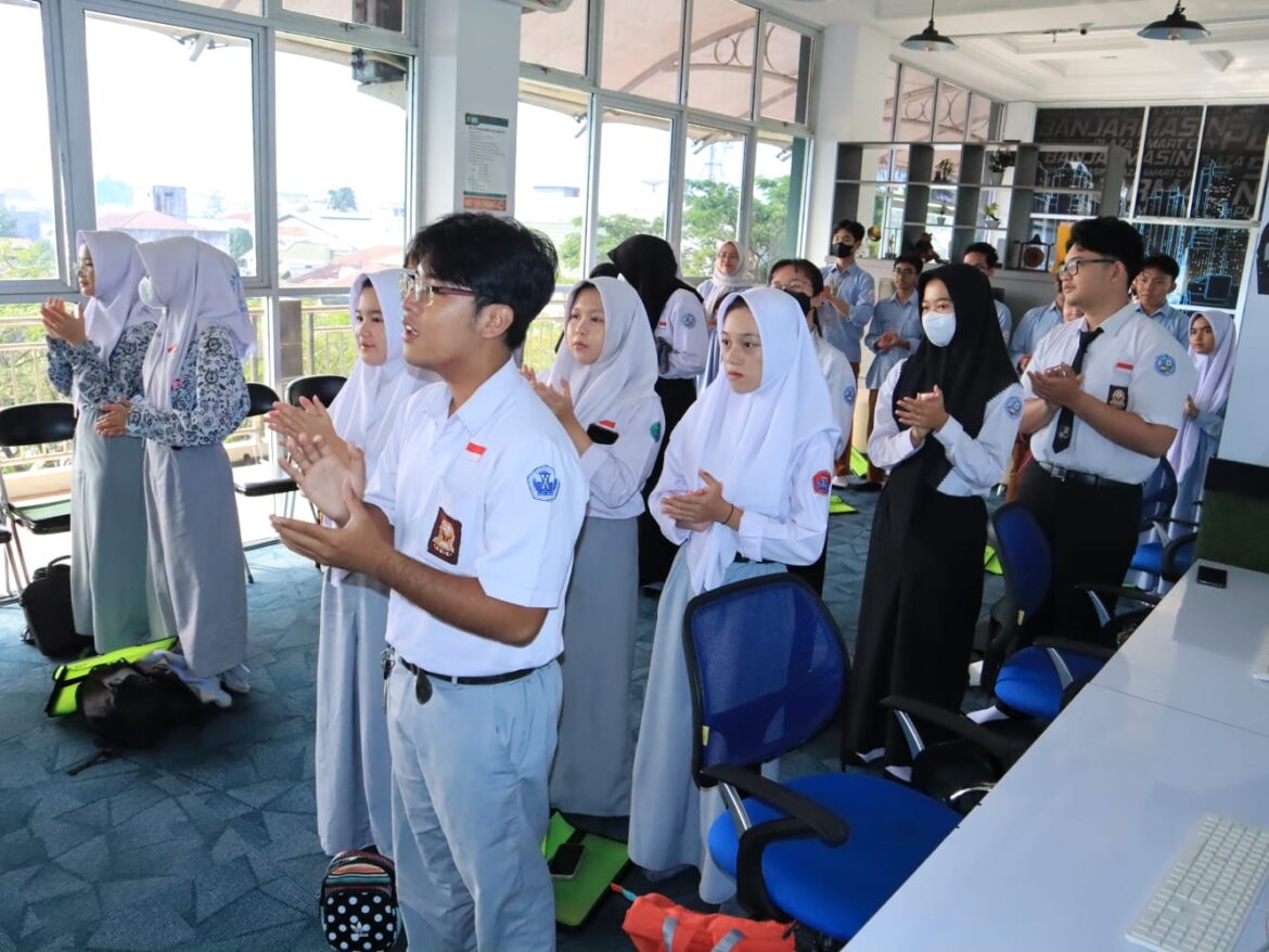 Peserta lomba Inovasi Banjarmasin Smart City Ideathon oleh Diskominfotik Kota Banjarmasin.