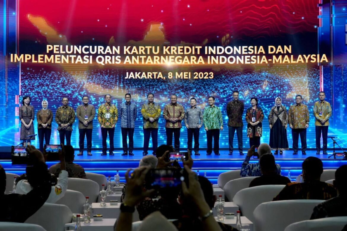 Pembukaan Festival Ekonomi Keuangan Digital Indonesia (FEKDI) 2023 bersama Gubernur Bank Indonesia, Perry Warjiyo dan Menteri Koordinator Bidang Perekonomian, Airlangga Hartarto. FEKDI 2023 yang mengangkat tema Synergy and Innovation of Digital Economy: Fostering Growth, diadakan di Jakarta. (foto:istimewa)