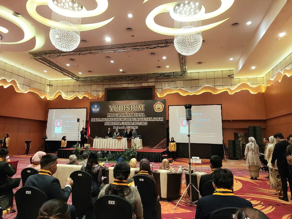 Yudisium Sarjana STIH Sultan Adam Banjarmasin Semester Ganjil 2022/2023 di salah satu hotel di Jalan A Yani km 2,5, Kamis (25/5/2023).(foto : tya/brt)