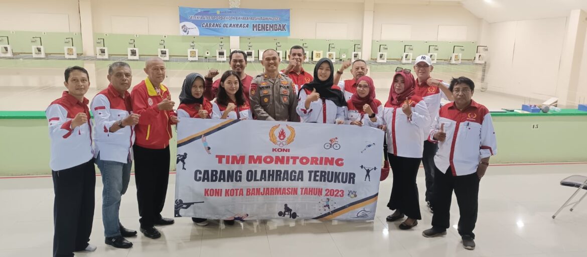 Monitoring tim pendampingan cabor terukur utusan Komite Olahraga Nasional Indonesia (KONI) Banjarmasin saat mengunjungi menembak, Kamis (11/5/2023) di Banjarmasin. (foto: Tolah/brt)