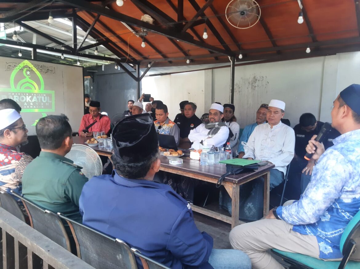 Mediasi polemik Pemindahan Makam Mualim Syukur dihadiri berbagai kepentingan.