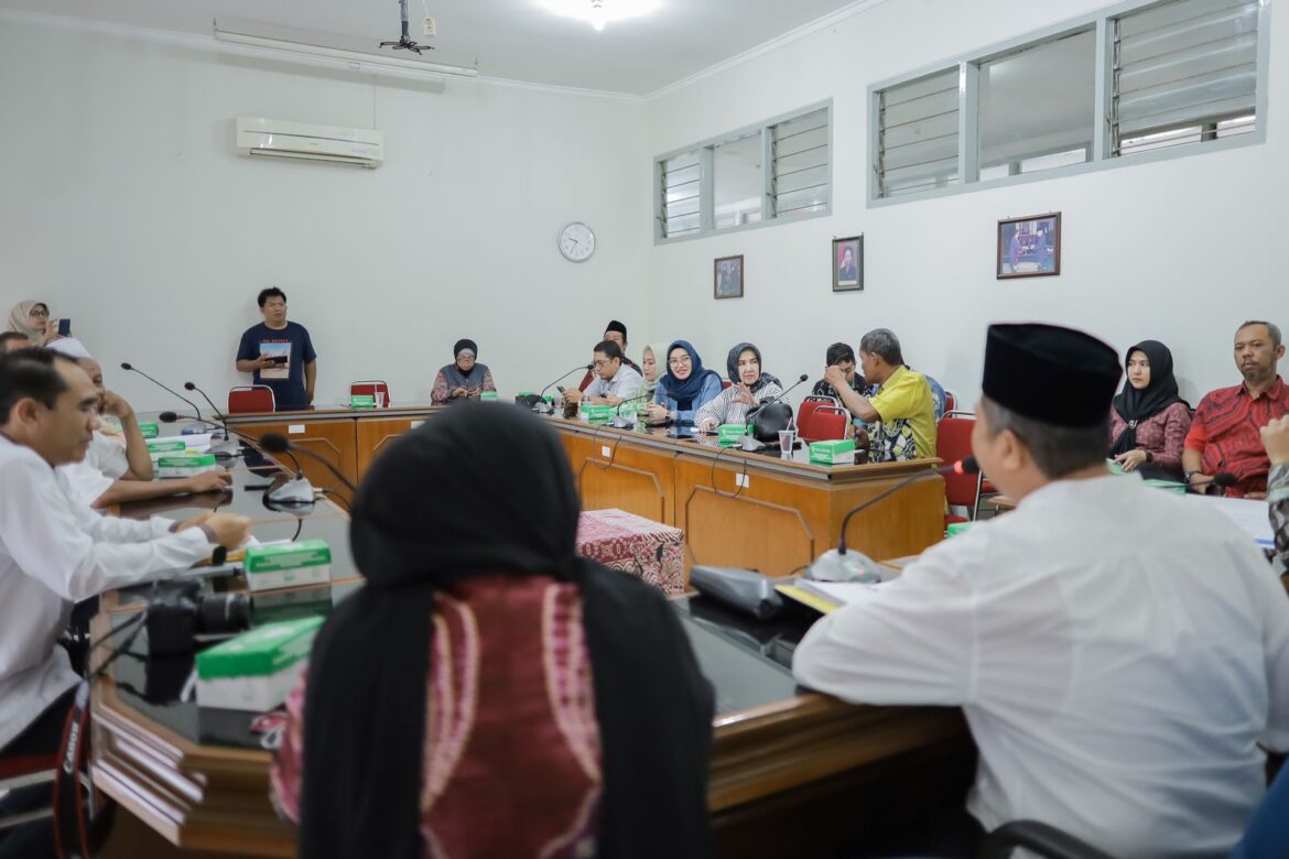 Rombongam Pansus III DPRD Provinsi Kalsel melaksanakan kunjungan kerja ke Kantor Dinas Perpustakaan dan Kearsipan Provinsi Nusa Tenggara Barat di Mataram.(foto : humasdprdkalsel)