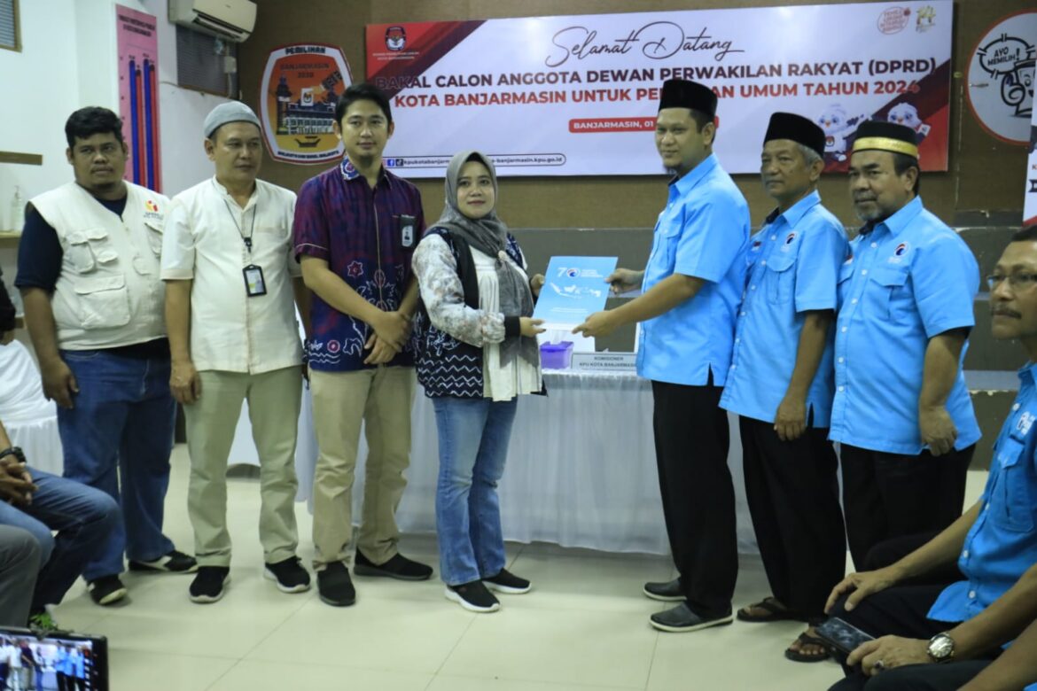 Partai Gelora Banjarmasin telah mendaftarkan Bacaleg di Pileg 2024 ke KPU Kota Banjarmasin (foto:istimewa)