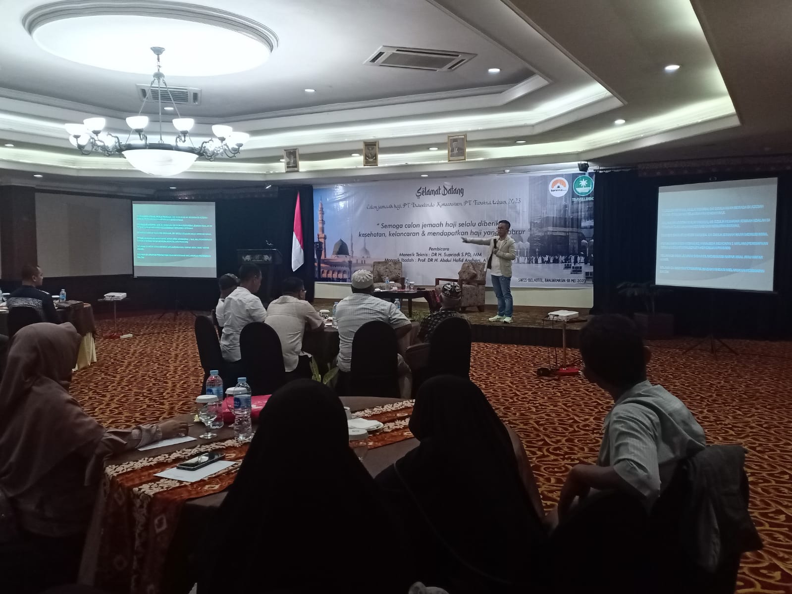 Dr H Supriadi memberikan materi di Manasik Haji PT Travelindo Konsorsium Tursina Tahun 2023, di Swiss-Belhotel Borneo Banjarmasin (foto:istimewa)