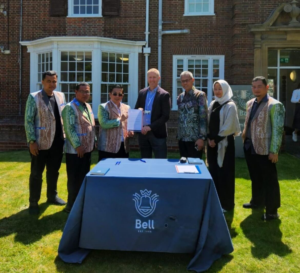 Kunjungan Wali Kota Banjarmasin bersama jajaran di sebuah universitas ternama di London.