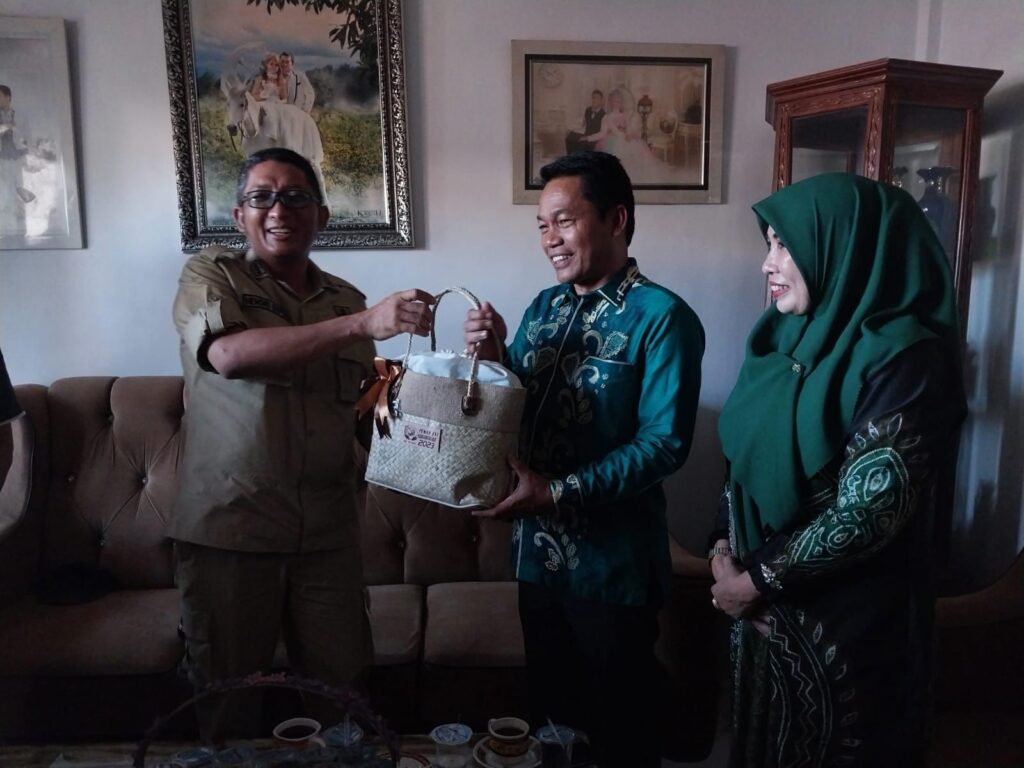 Bupati Abdul Hadi Berkunjung ke Wali Kota Padang di Balai Pendidikan Tani Sumbar