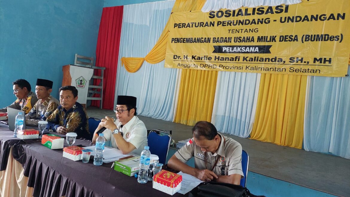 Suasana Sosialisasi Propemperda/Rancangan Perda/Perda/Peraturan Perundang-undangan Nomor 06 Tahun 2016 tentang Pengembangan Bumdes di Kecamatan Tamban yang dilaksanakan anggota DPRD Provinsi Kalsel Dr H Karlie Hanafi Kalianda, SH MH, Selasa (20/6/2023).(foto : ist)
