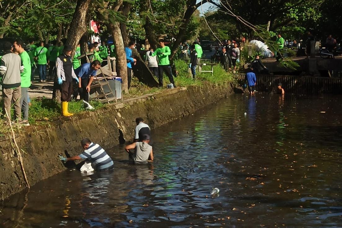 Bersihkan Sungai Belitung dari Sampah Plastik