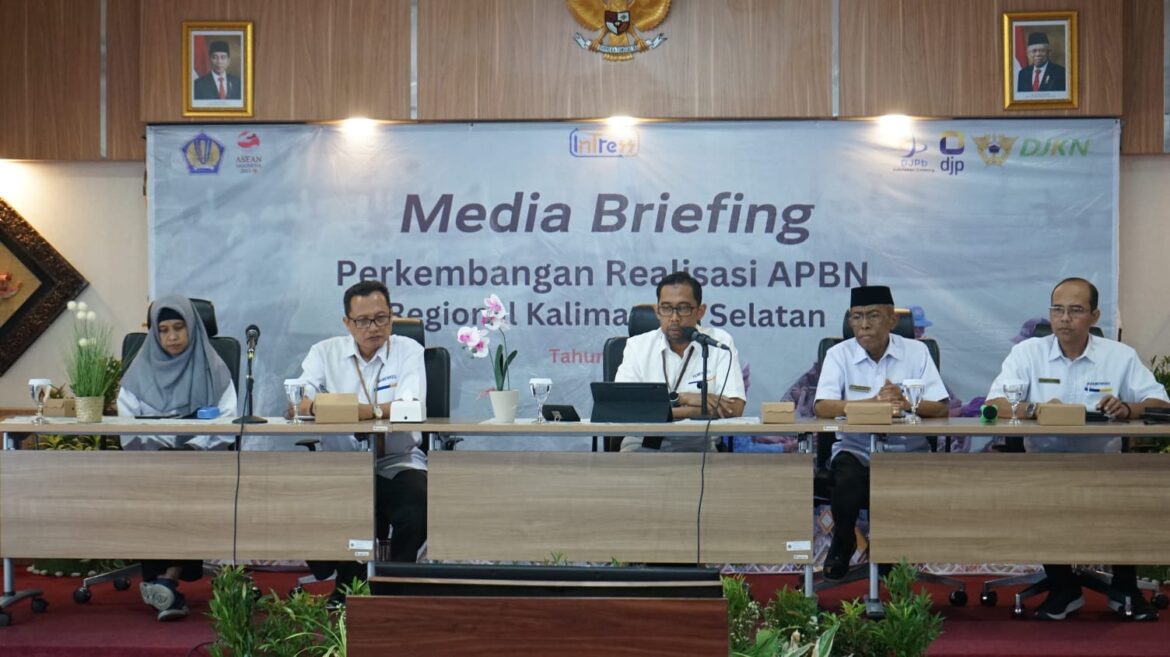Penyampaian perkembangan realisasi APBN Regional Kalsel oleh Kantor Wilayah Perbendaharaan Provinsi Kalsel.