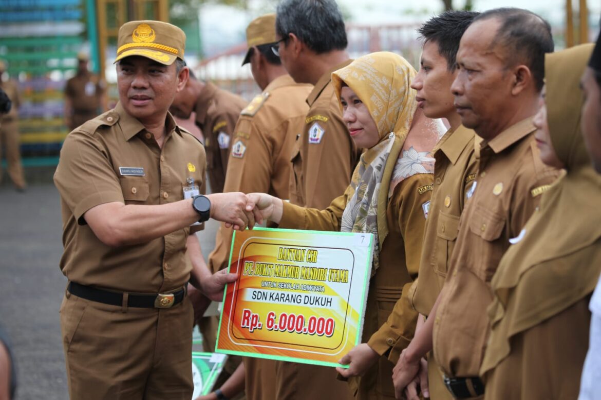 Sekda Zulkifli Yadi Noor Terima Bantuan CSR untuk Pengelolaan Lingkungan di Batola