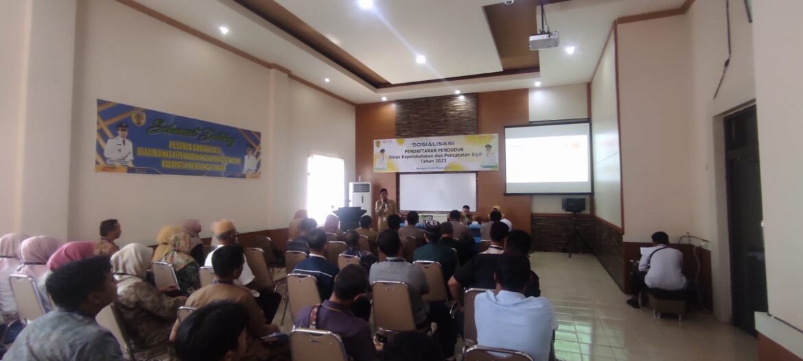 Disdukcapil Kabupaten HST melaksanakan kegiatan sosialisasi pendaftaran kartu identitas anak.(foto : yufanata/brt)