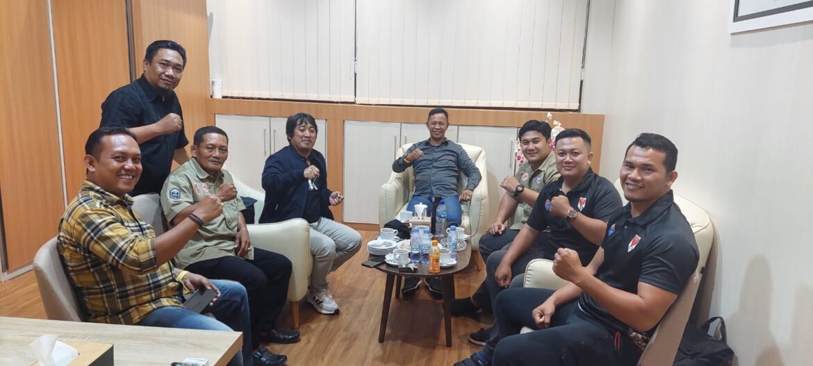 Ketua Umum Persambi Provinsi Kalsel Muhammad Yani Helmi menggelar pertemuan dengan pengurus di Banjarmasin.(foto : ist)